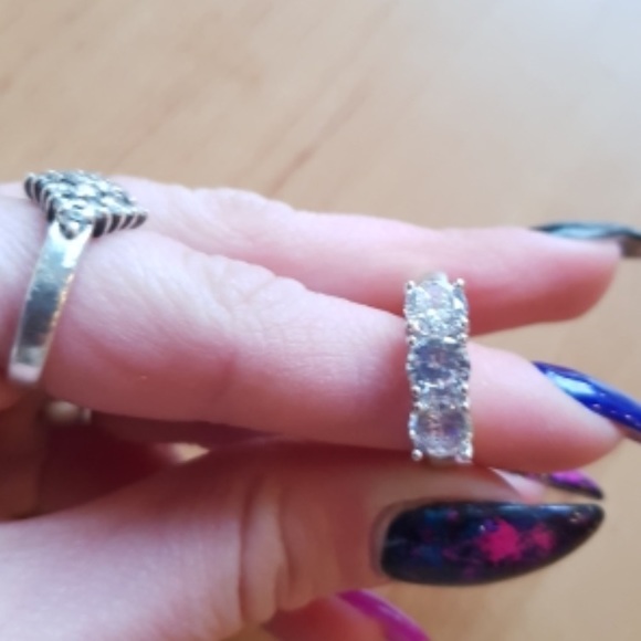 CZ Crystals Silver Ring Size New - Picture 6 of 7